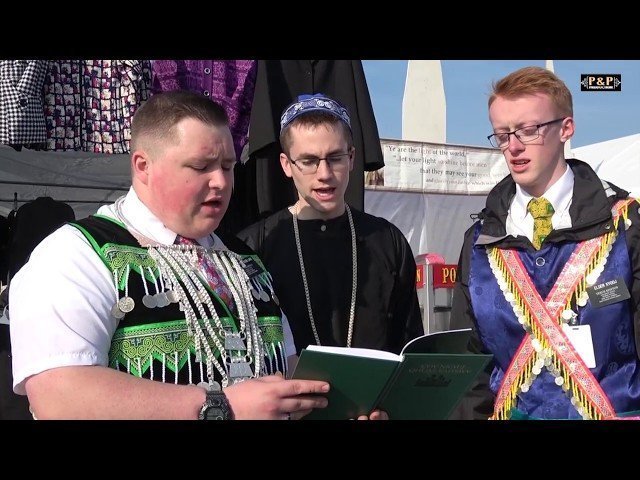 Meskas Dawb Hu Nkauj Hmoob White Guys Sing Hmong Song in Fresno