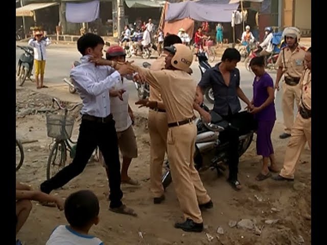 Xov Xwm Hmoob Sapa koom ntaus Police part 1 – CSGT đánh người DÂN TỘC mông Sapa