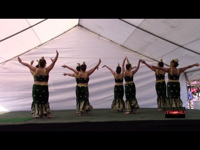 Stockton Hmong New Year 2019-2020: Nkauj Hmoob Txujci [Outside Performance
