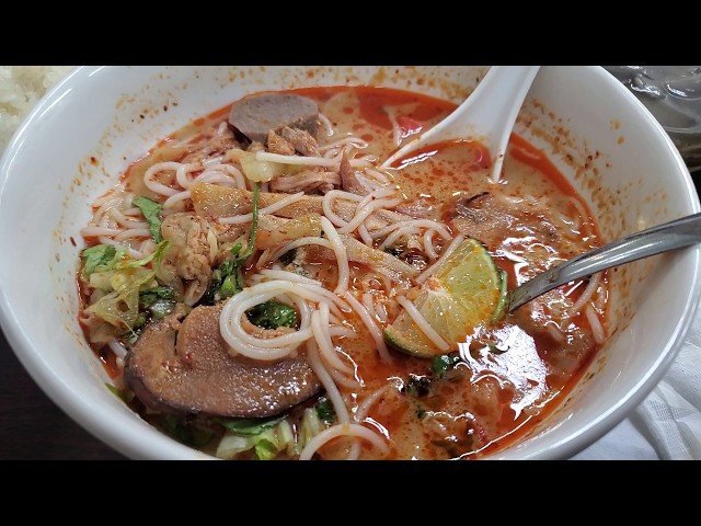 Noj sus (Lunch) in Hmong Valley St. Paul, MN.