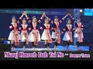 Nkauj Hmoob Dab Tsi No (Hmong Dancer)-Open Hmong