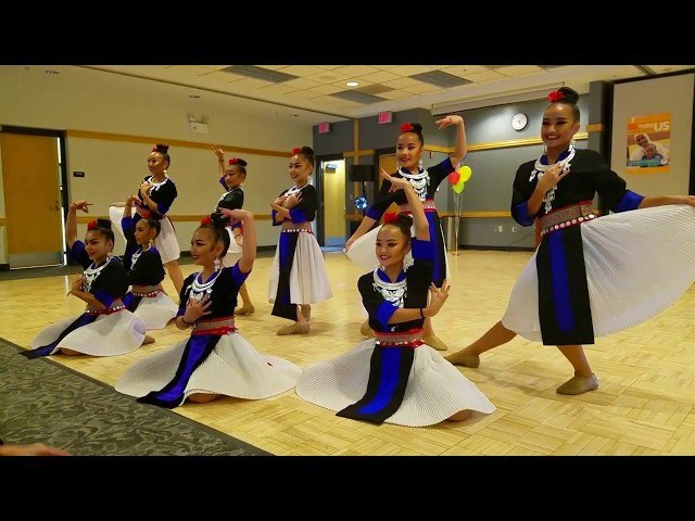 Hmong girls dance 01 –