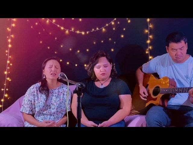 WORSHIP MEDLEY HMONG- How great is our God/ Nwg Lub npe / Let there be light