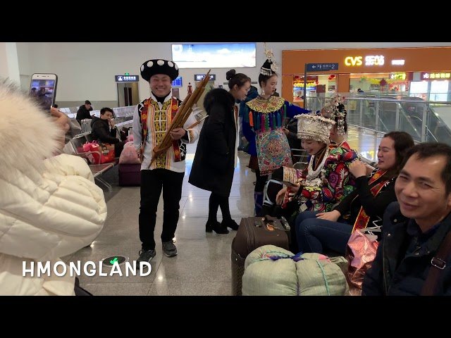 Hmoob Nyob Ntawm Tshav Tsheb Nqaj Hauv Hmoob Teb Hmoob Chaw