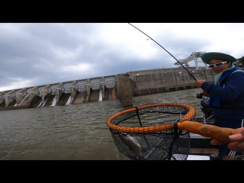 My Dad Catches More Fish Then Me | DamSpillway Fishing | Jon Boat | Hmong Fishing - OOW Outdoors
