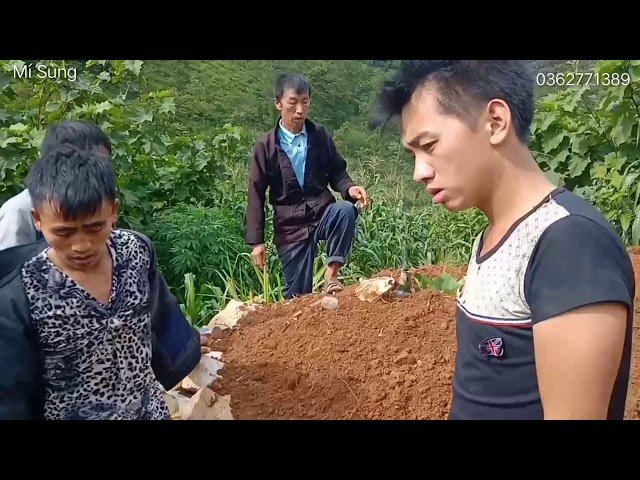 Phong tục của người Hmong vùng đất cao nguyên đá Đồng Văn sau 3 ngày sửa mộ cho người đã khuất
