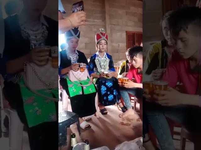 Tu nus hai kwv txhiaj xa tu muam mu ua neej hai tau tus siab heev cov ntxhais lo mloog thiaj paub o