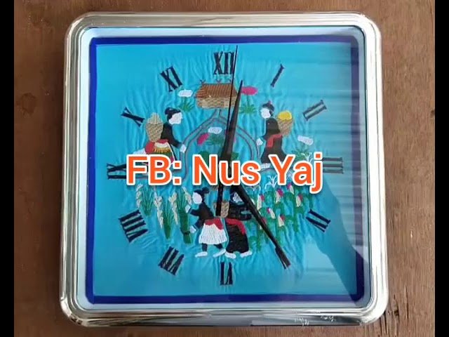 นาฬิกาแขวนผนังลายผ้าปักม้งHmong story cloth