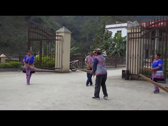 Qeej Hmoob Tuam Tshoj  Thiab Kev Lom Zem – The Hmong China