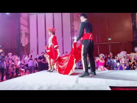 Hmong Fashion Show - Khaub Ncaws Tshiab - 苗族时尚新品服