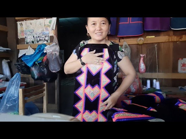 Khawv heev li xaws khaub ncaws paj ntaub mos