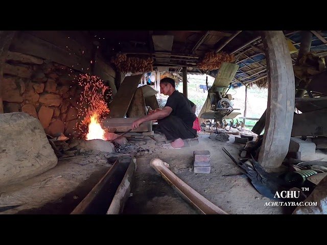 CHÚ THỢ RÈN HMONG BẮN NGOẠI NGỮ NHƯ DÂN BẢN ĐỊA