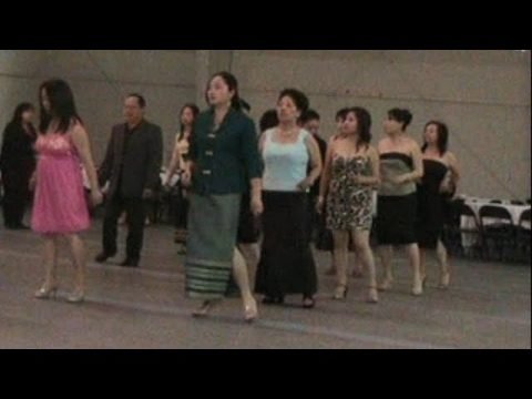 Hmong Line dance - May 2009 La Crosse, WI Party 4