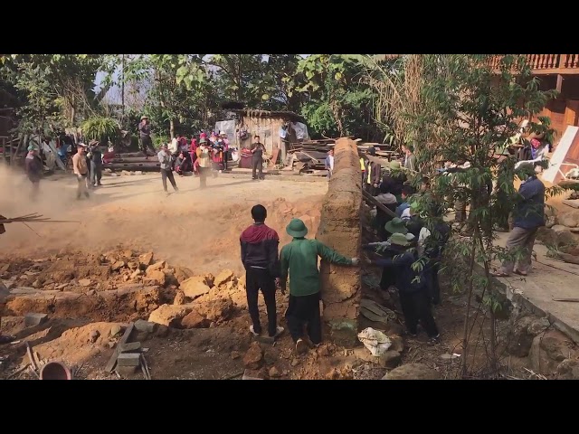 Nhà Trình Tường Đất Của người Hmong Cận Cảnh phá nhà đông vui trên vùng cao Sin suối hồ lai châu