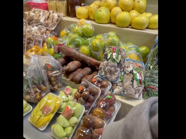 ##Karen##RoseChannel@  Shopping at the Hmong market
