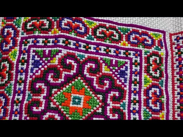 Paj ntaub hmoob os cov viv ncaus awd