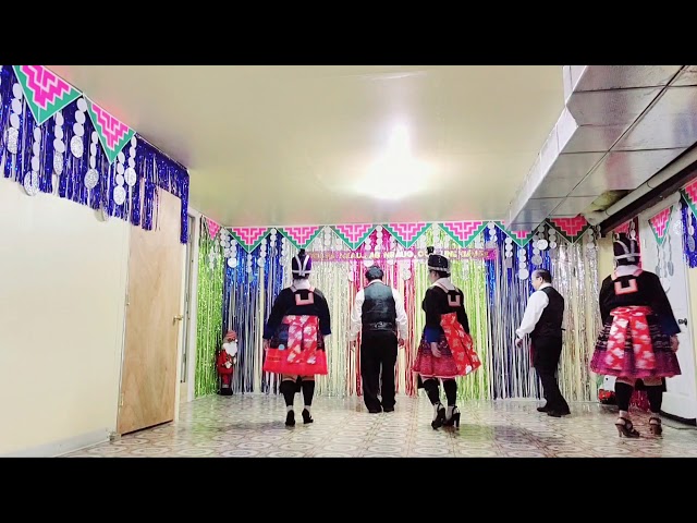 line dance up town funky Choua Elsa’s ways ( Hmong PA NkaujAAb NraugOO couple)