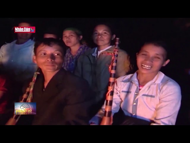 Peb hmoob tuav suab qeej-Người giữ hồn tiếng khèn Mông ở Bắc Kạn