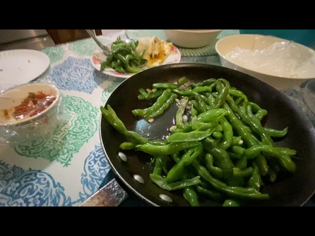 Hmong cook for dinner