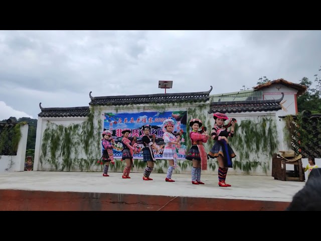 Khaub ncaws hmoob – zam zuag – Hmong Clothing