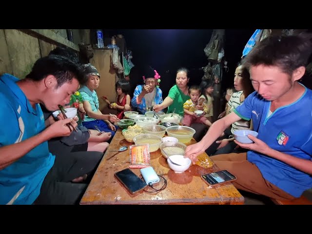 Kuv Niam Ua Taum Paj Hmoob Rau Peb Noj