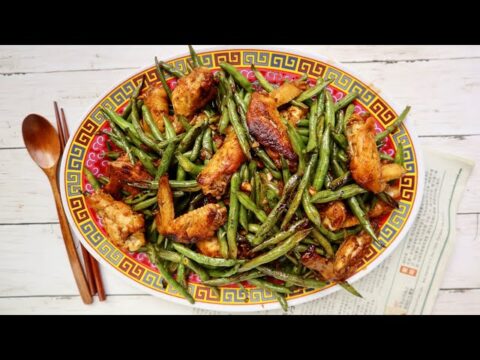 Stir Fried Green Beans w/ Chicken wings: Taum Kib Nrug kooj tis qab