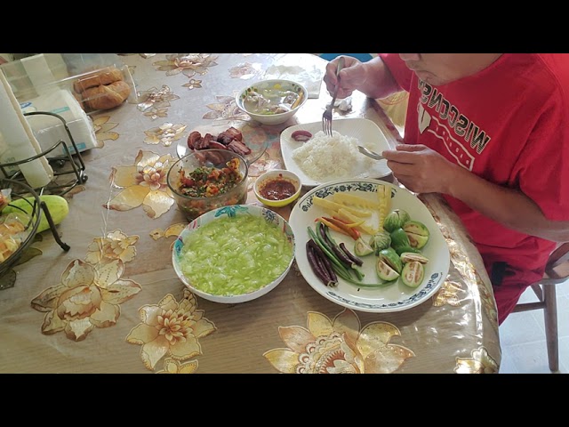 EATING MY HEALTHY HMONG FOODS. NOJ ZAUB MOV HMOOB .กินอาหารม้ง8/28/2021