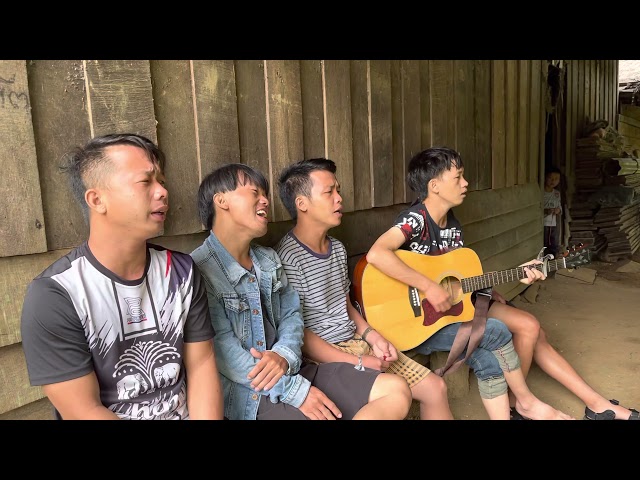 Hmoob lub Kua muag/tears of Hmong by Lue Thor, Yeng Cha, Her Vang and Wia Yang. Guitar: Vaj kuv Lee.