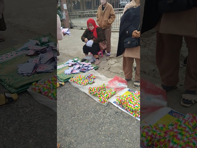 mus yuav paj ntaub nawb