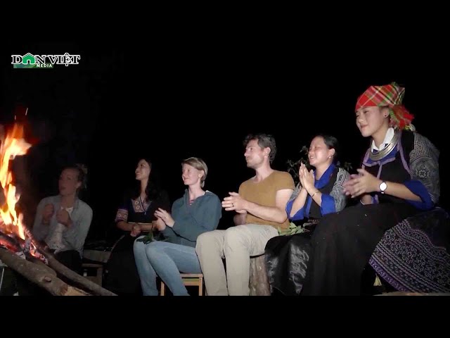 Vợ Chồng Người Mông Phát Triển Mô Hình Dạy Tiếng Anh Cho Thanh Niên Trong Bản | Báo Dân Việt