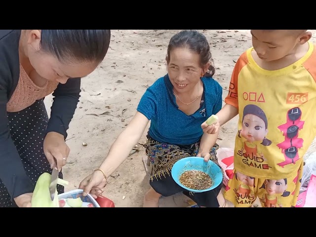 ua paj ntaub tshav kub2 peb noj lub txiv nkau taws loj qab kawg li6/5/2022