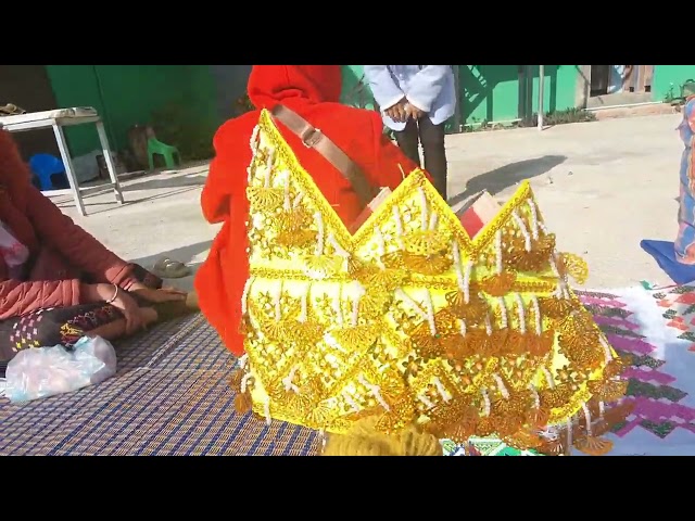 Nrog kuv mus yuav paj ntaub os