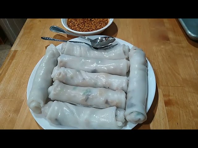 Fawm Kauv Steamed rice rolls Banh Cuon Hmong Food