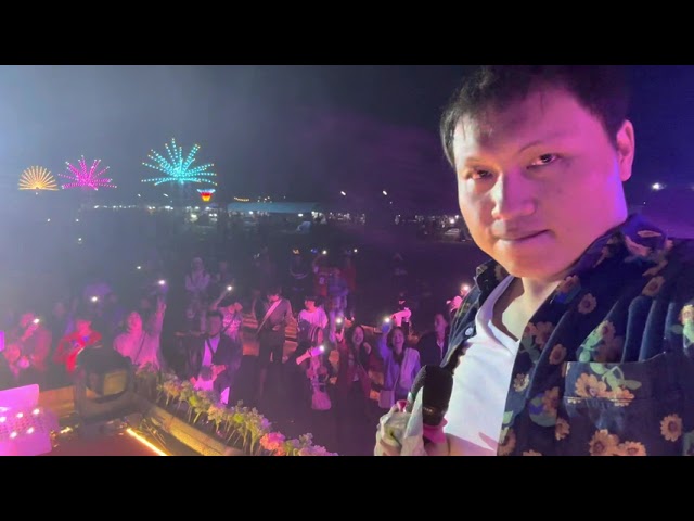 Wb chaw pw – NREES HANDS (Live in 44 Hmong new years)