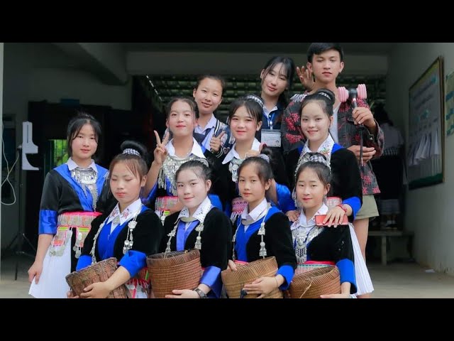 ບົດຟ້ອນເພງ niam leej ntxhais + Or jao oei (Hmong version)