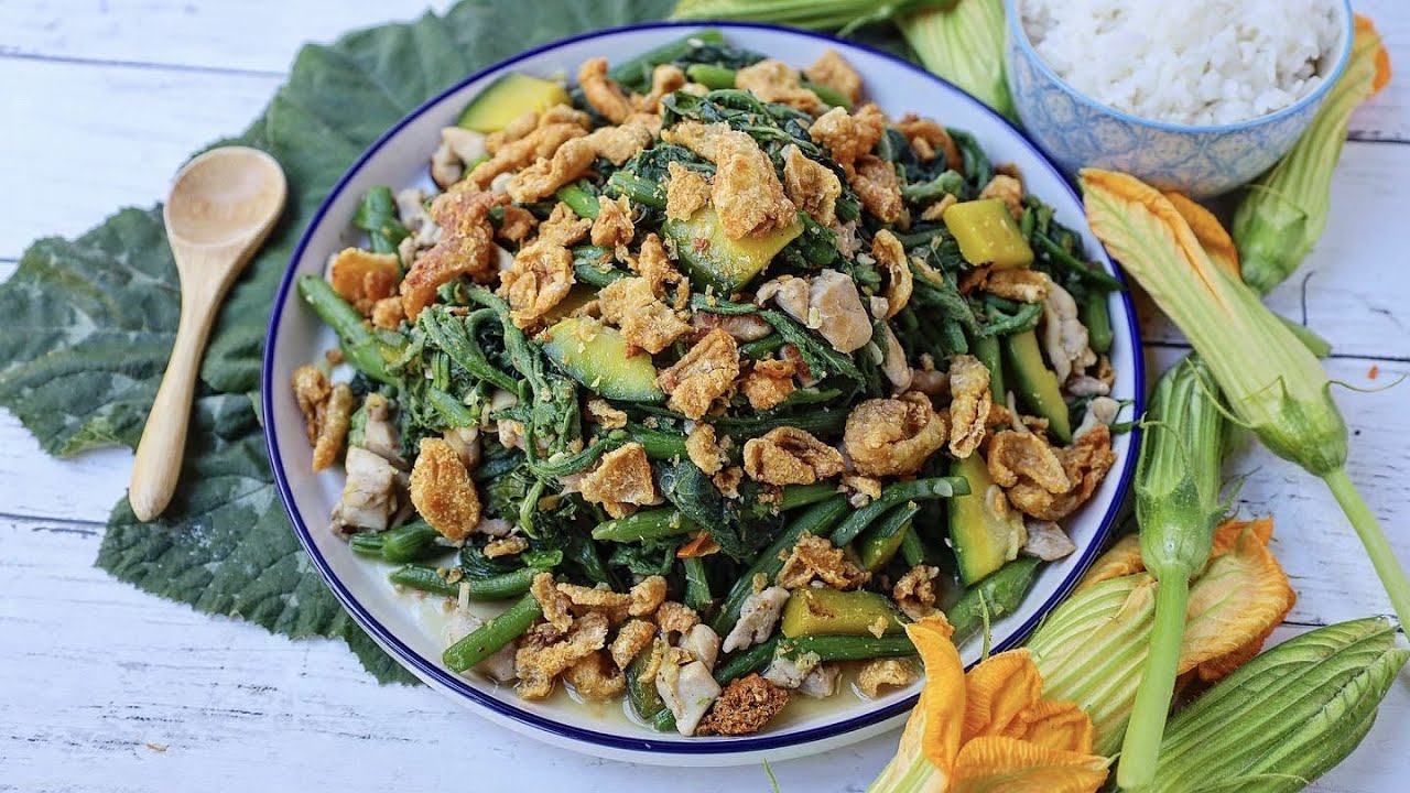 SQUASH SHOOTS STIR FRY w/ CHICKEN: Ntsis Taub Kib Ntsug Nqaj Qab