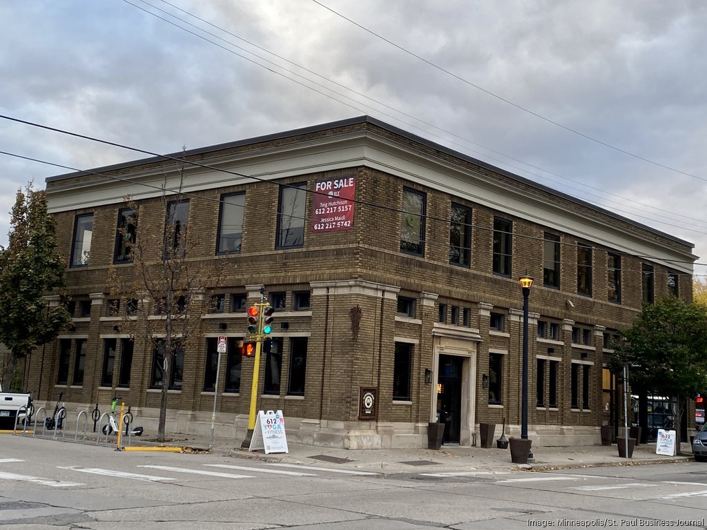 How did Yia Vang find a home for Vinai? He found his landlord first.