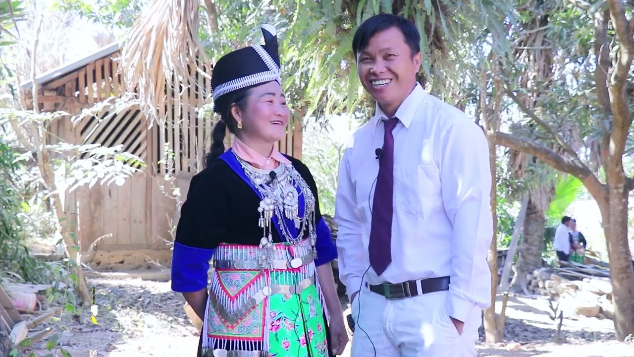 Kwv txhiaj tav no nrhiav tsis tau tus hlub by Laj siab Thoj thiab Maiv Kawm Xyooj