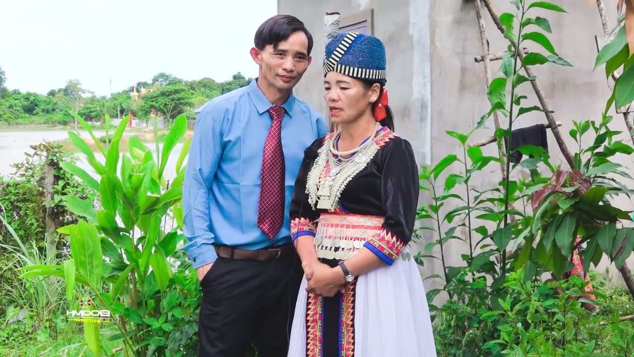 Kwv txhiaj plees kev hlub cog rau rooj teb no by Lis Yaj thiab Maiv xis Lis