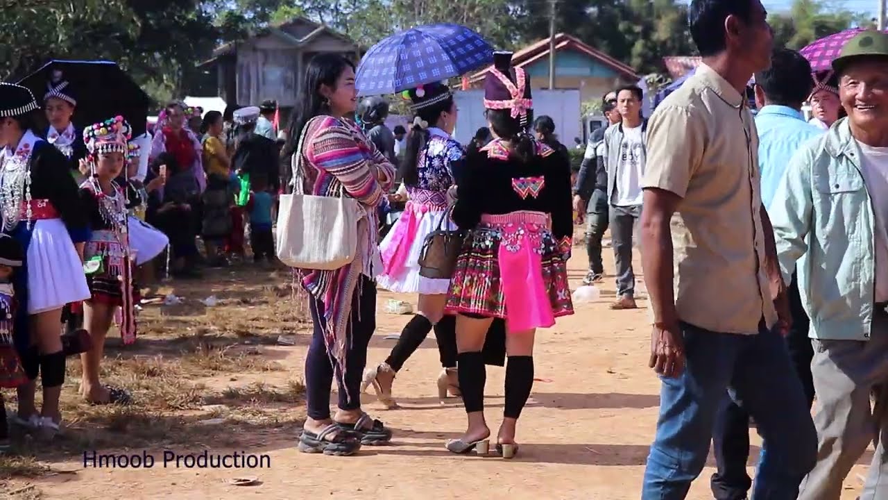 Kwv txhiaj muab tsiab noj tag yuav nco koj heev By Vaj Thoj thiab Maiv neeb Yaj