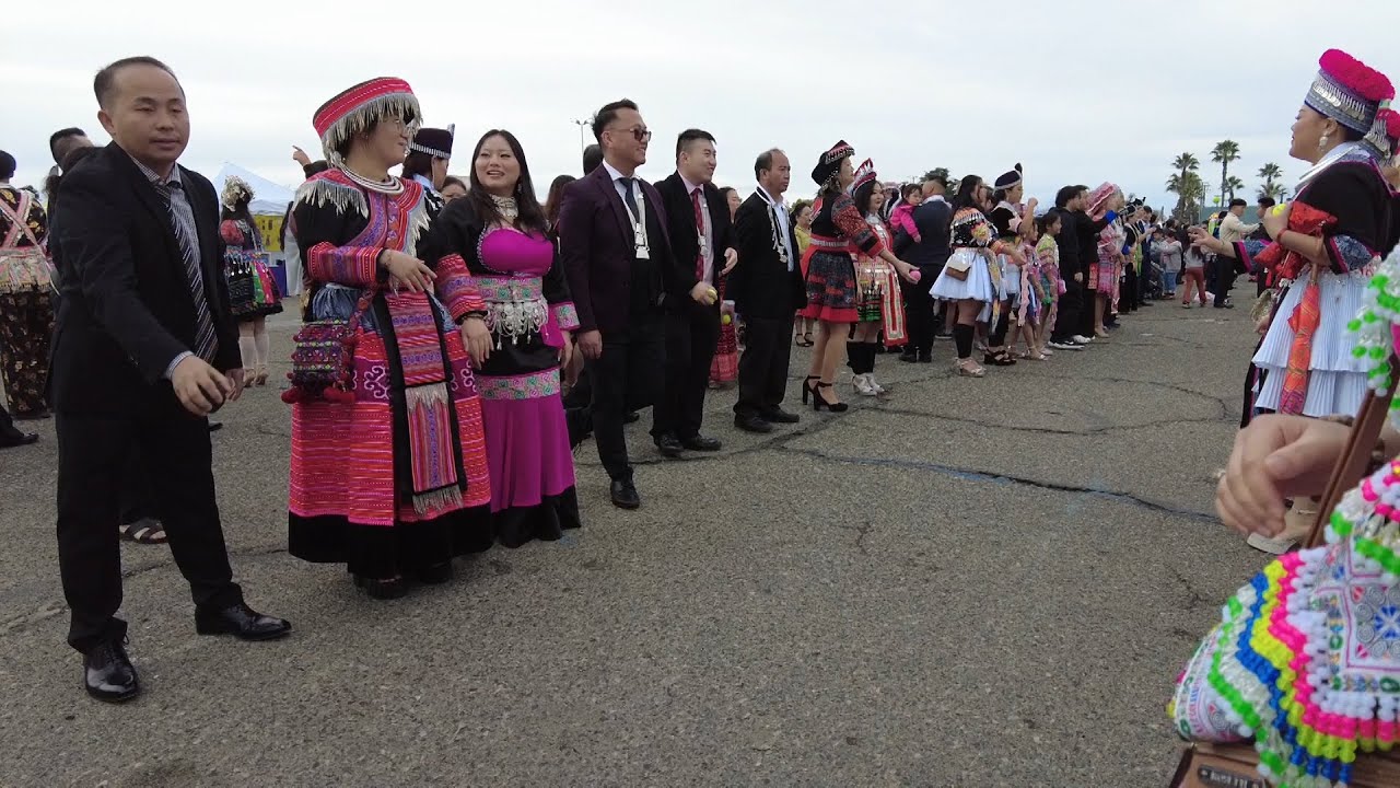 Fresno Hmong New Year 2024 Walk Saib Hmoob