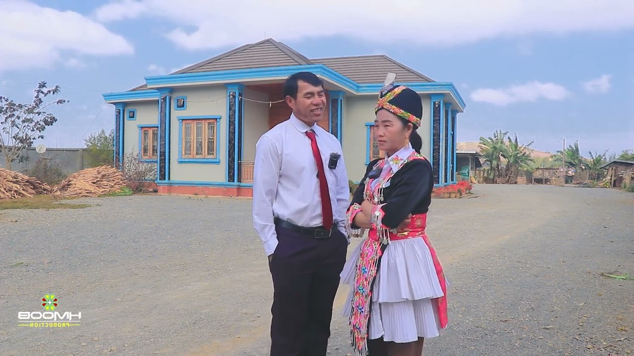 Kwv txhiaj nkauj nraug  by Vam neeb Ham thiab Maiv kawm Xyooj