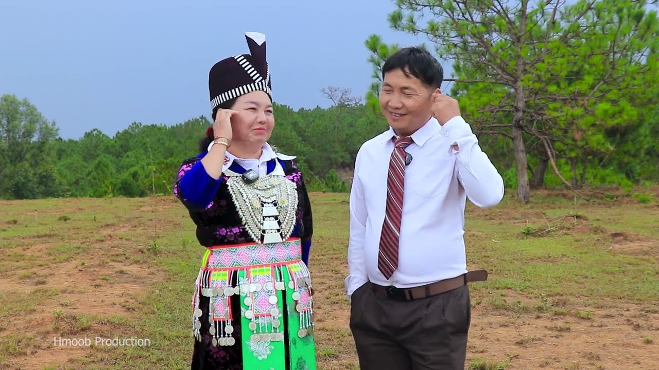 Kwv txhiaj koj muaj tus tshiab koj thiaj tsis yuav by Pov Muas thiab Kaj siab Vaj