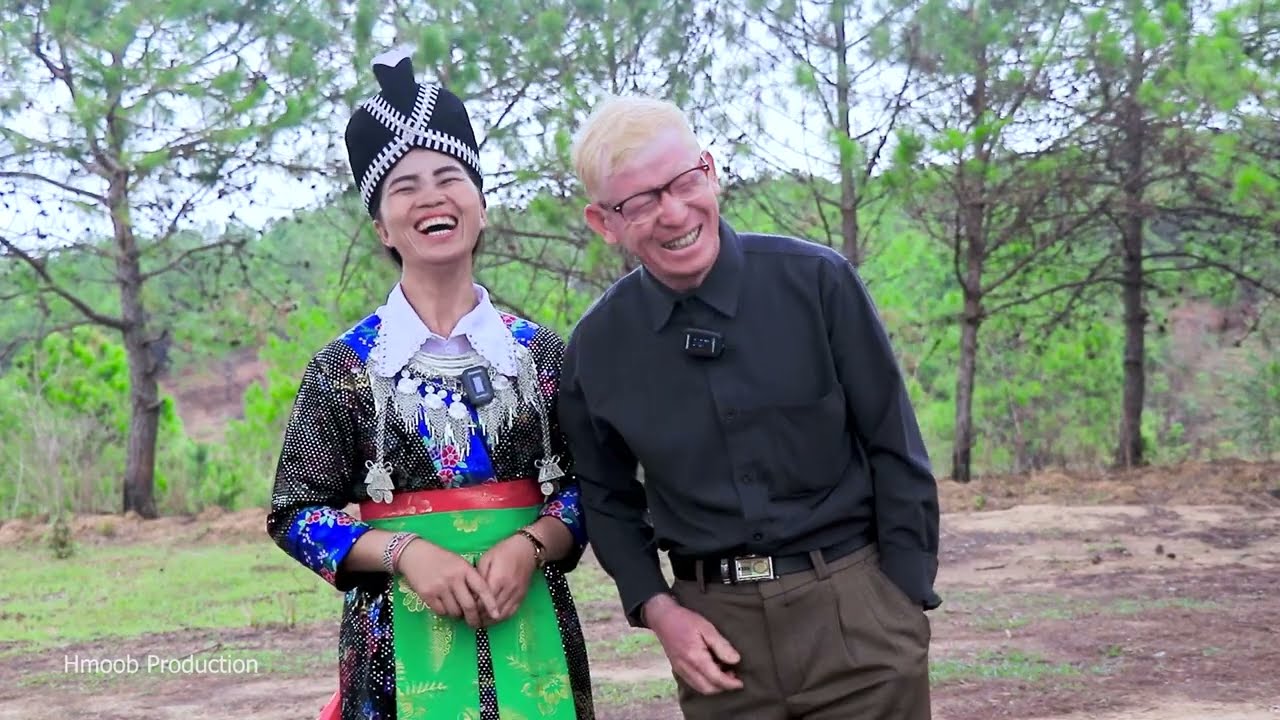 Kwv Txhiaj txhob sib dag tsam wb nkag li aub thiab miv by Txhiaj kaus Xyooj thiab Nkauj swm Muas