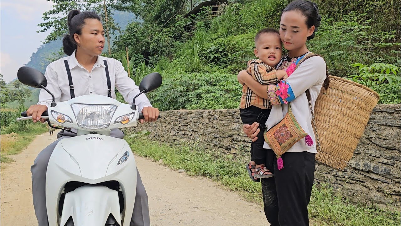 Kind Man Helps Single Mother in Hot Weather to Their Camp – First Happiness – anh hmong