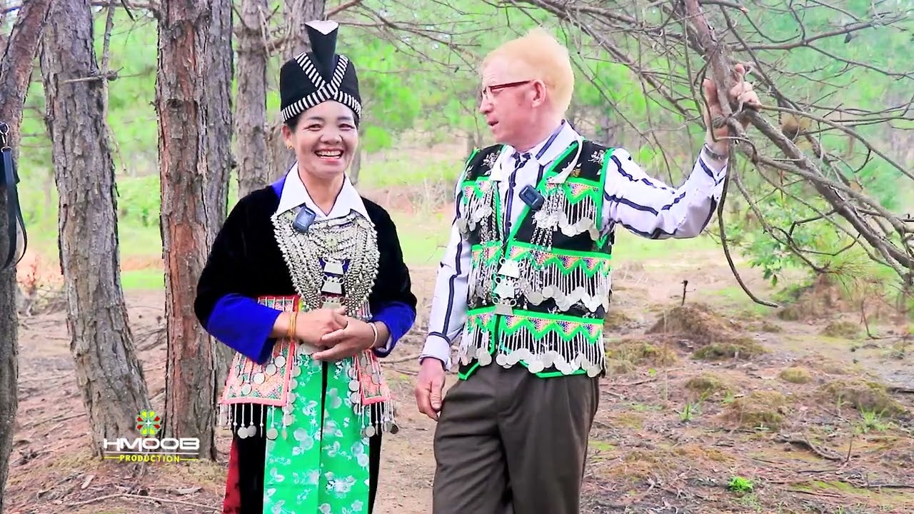 Kwv txhiaj txhob chim rau kuv by Txhiaj kaus Xyooj thiab Maiv xis Lis