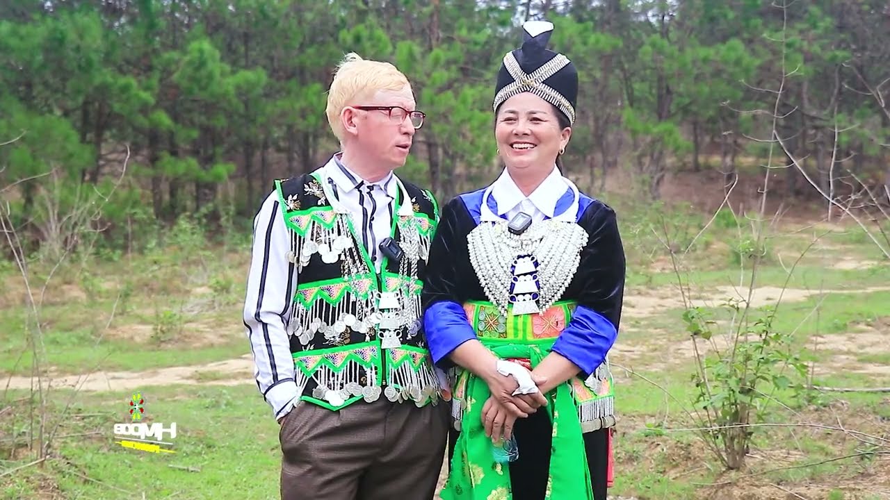 Kwv txhiaj koj yuav mus tseg peb nyob By Txhiaj Kaus Xyooj thiab Ci Yaj