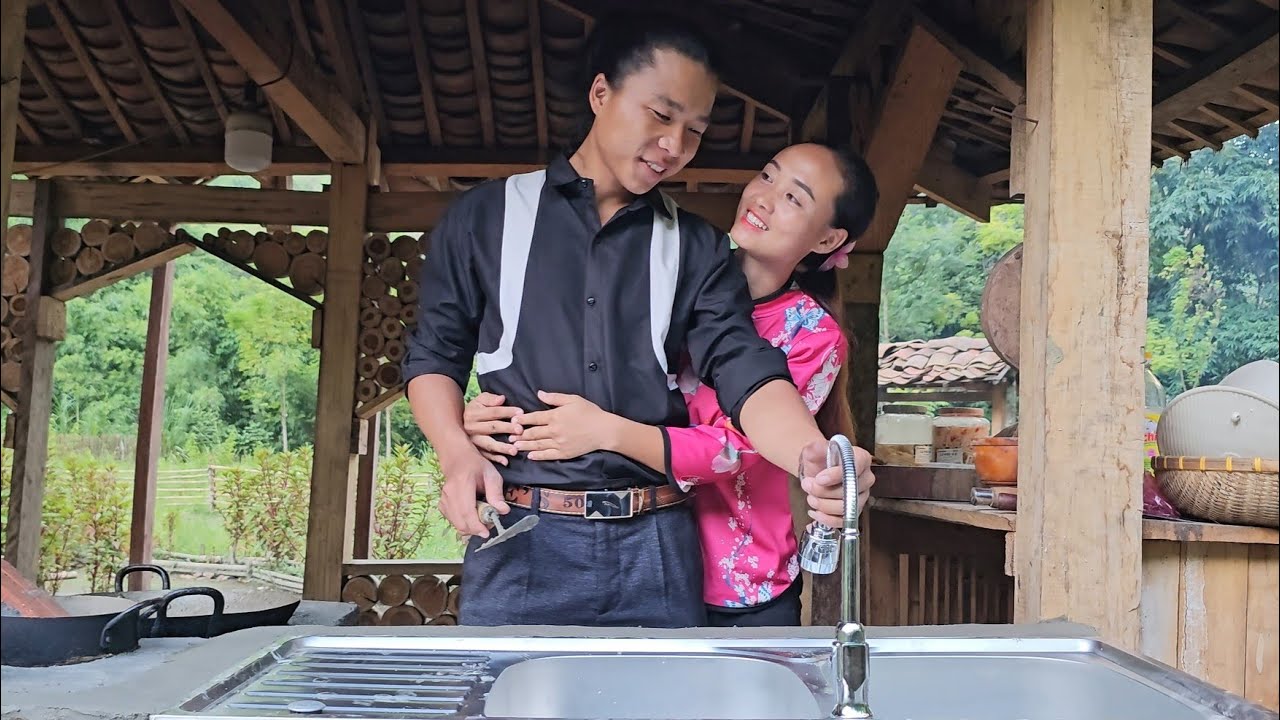 Kind man helps single mom complete kitchen – receives true love – sincere kiss – a hug | anh hmong