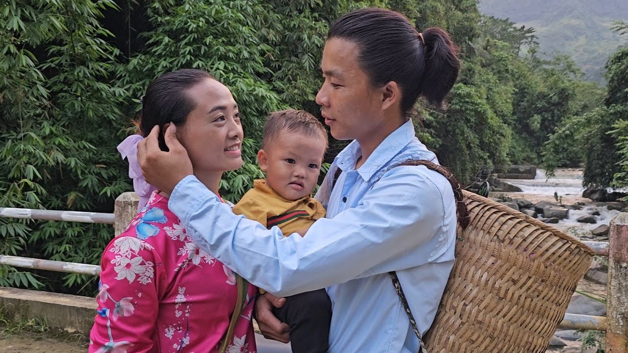 Kind man gives first kiss to single mother – sweet love | anh hmong – ly tay