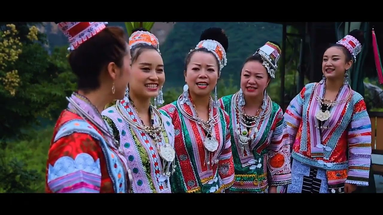 [Clip]: Hmoob Sua Nyob Rau Nroog Qianxi Hais Lawv Kwv Txhiaj  黔西歪梳苗的山歌